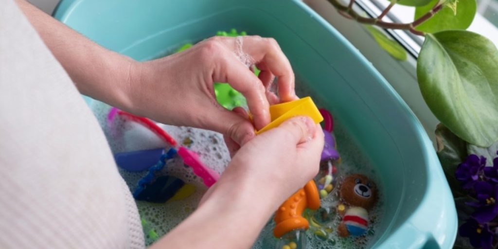 how to clean kids bath toys