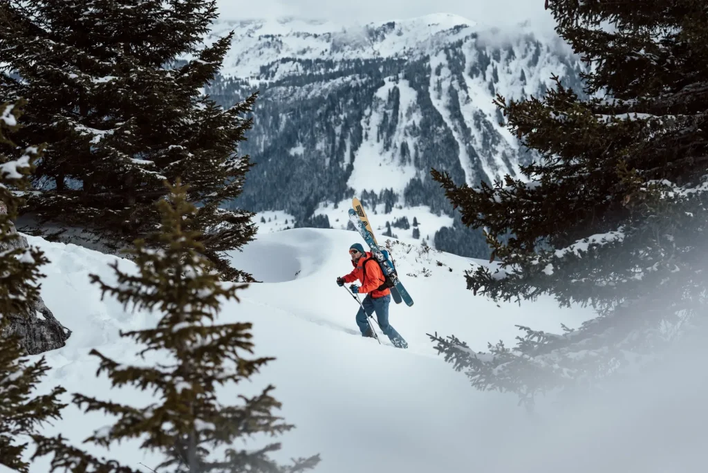 How to identify the best snowboard clothing brands for international trips