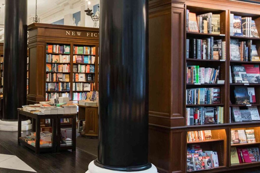 France Bookstores and Print Shops for Travelers