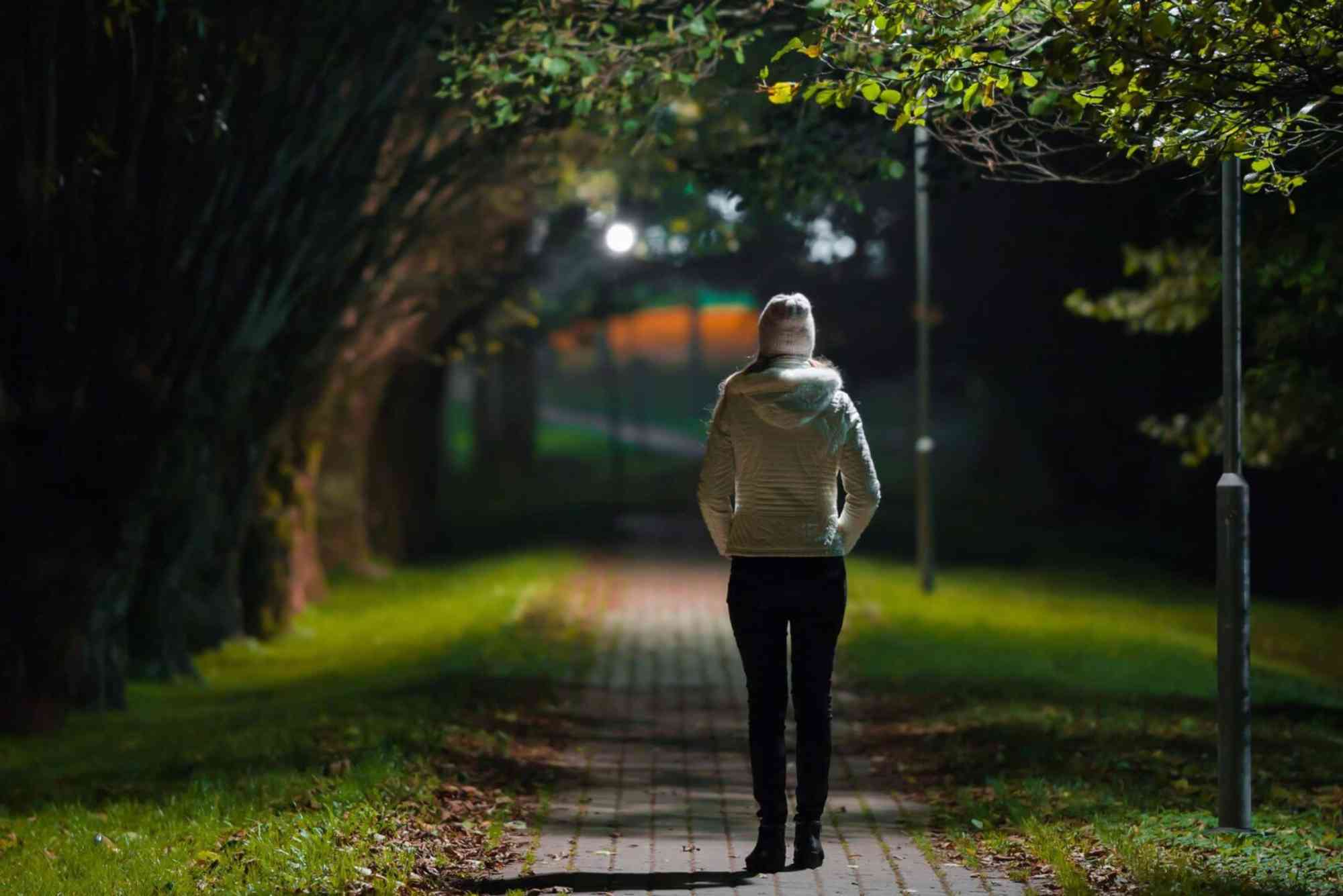 Tips for Safer Solo Night Walks in New Places