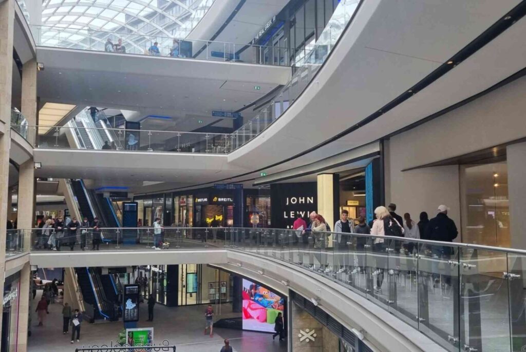 UK Edinburgh Shopping Old and New Town