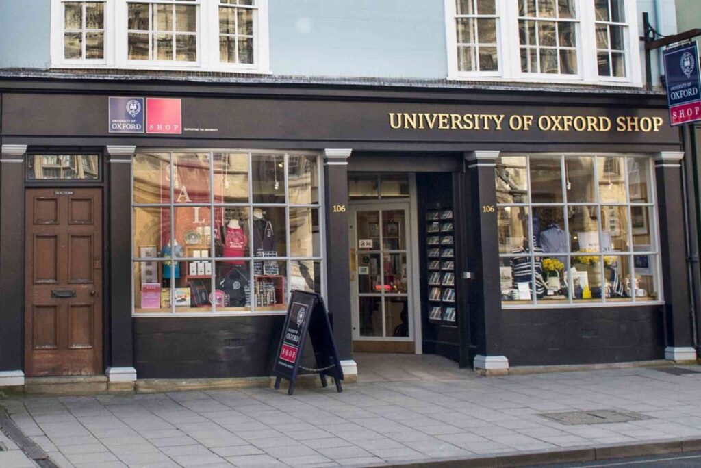 UK Oxford Shopping Near Colleges and Museums