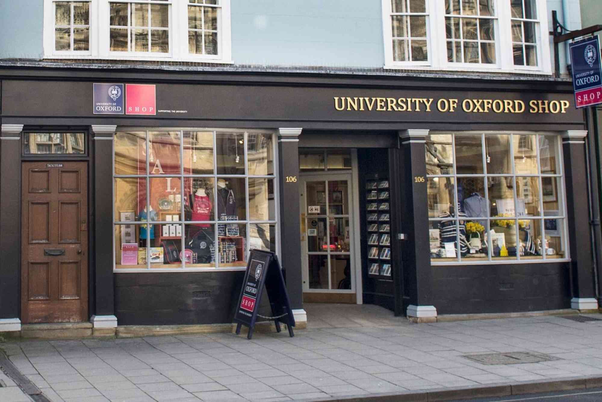 UK Oxford Shopping Near Colleges and Museums