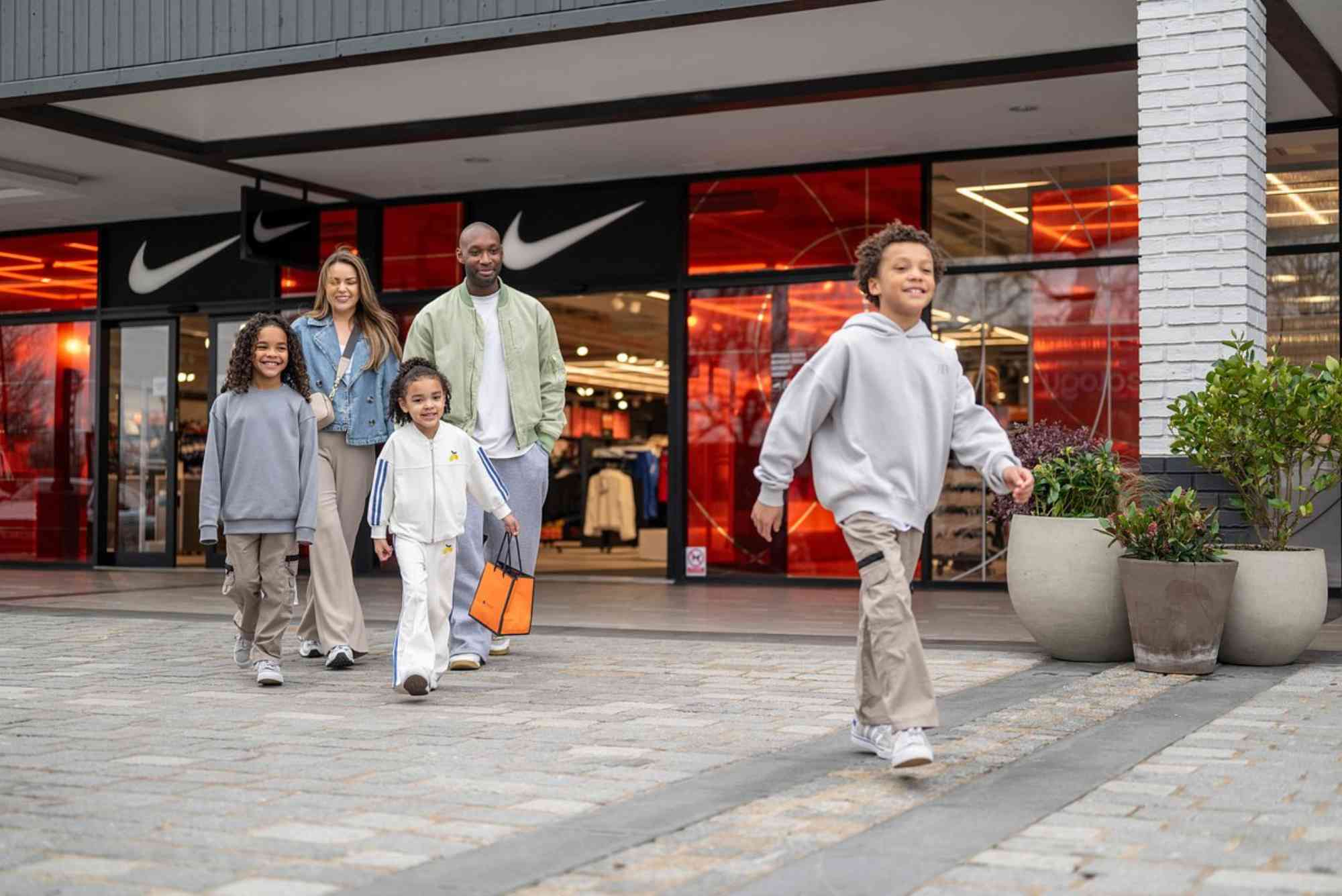 UK Outlets Bicester Cheshire Oaks Gunwharf Quays