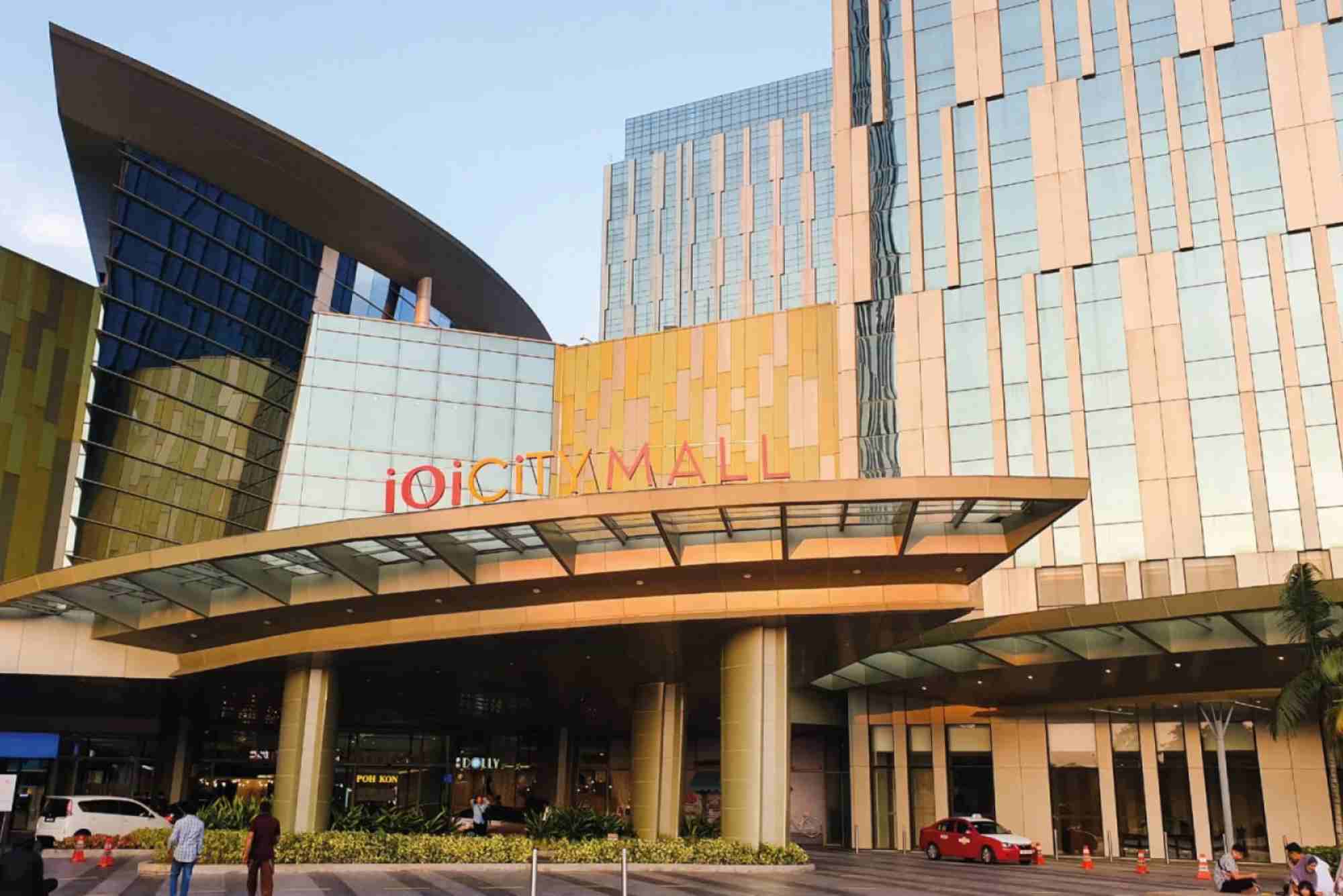 Malaysia Putrajaya: IOI City Mall Stores to Hit